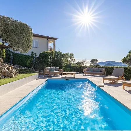 Insieme, Vue Et Piscine By Palmazur Villa